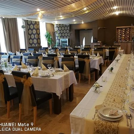 Hotel Dombóvár エクステリア 写真