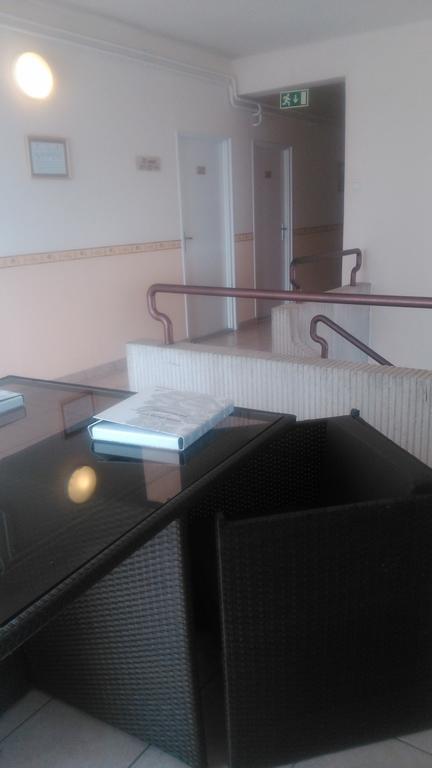 Hotel Dombóvár エクステリア 写真