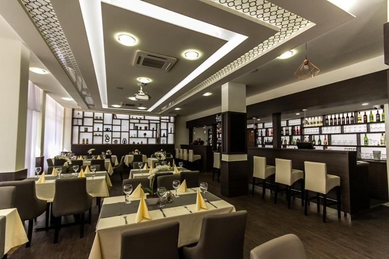 Hotel Dombóvár エクステリア 写真